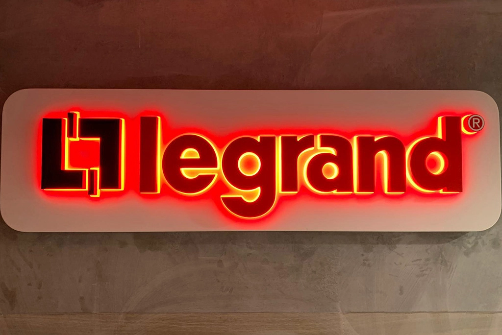 Güçlükonak Tabelacı